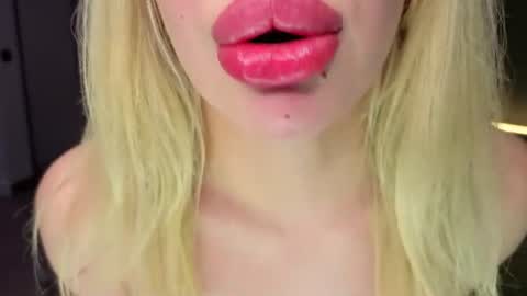 Snapshot of luna_beverly chatting on 17, 6, 2026 luna_beverly online show from 17, 6, 2026