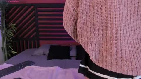 luna_cute14 online show from 4, 2, 2026