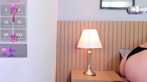 luna_kiss18 online show from 11, 1, 2025
