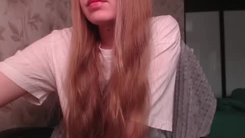 Snapshot of luna_loveisgood chatting on 22, 2, 2025 Luna online show from 22, 2, 2025