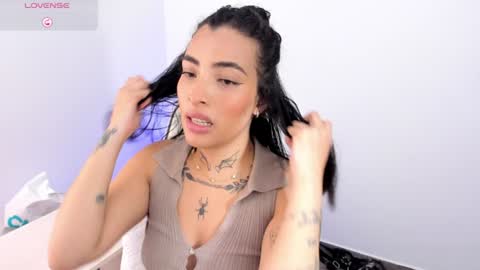 Snapshot of luna_rose10 chatting on 25, 6, 2026 luna rose online show from 25, 6, 2026