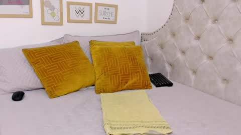 luna_valle online show from 3, 2, 2025