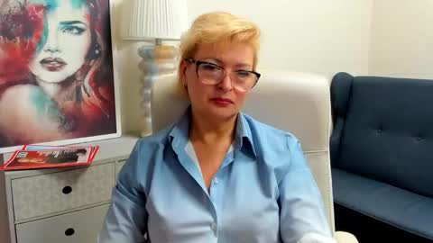 L u n a online show from 15, 4, 2026