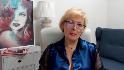 L u n a online show from 16, 4, 2026