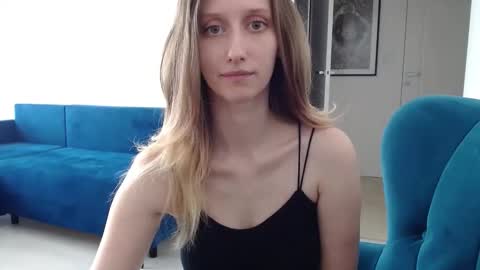 L U N A  online show from 17, 9, 2025