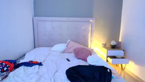 lunaa08 online show from 9, 2, 2026