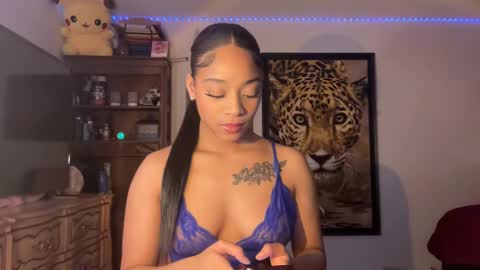 lunaa_11 online show from 28, 2, 2025