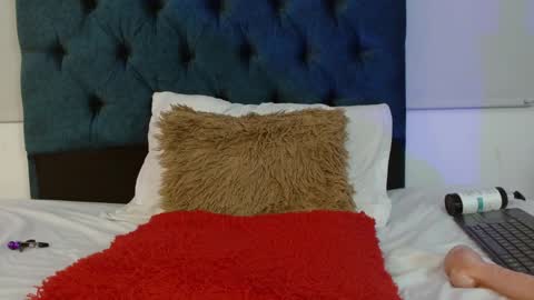 Luna Collins online show from 5, 3, 2026