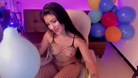 Snapshot of lunaa_lynch chatting on 14, 11, 2025 Luna online show from 14, 11, 2025