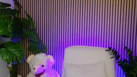 Snapshot of lunabex chatting on 18, 10, 2025 LunaBex online show from 18, 10, 2025