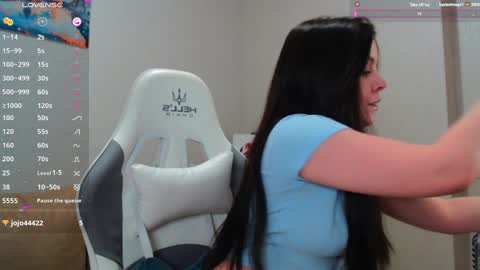 Snapshot of lunalovesuu chatting on 4, 12, 2024 Luna online show from 4, 12, 2024