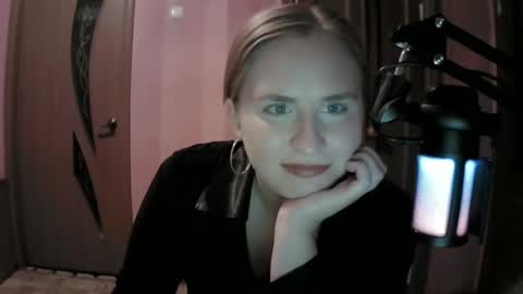 lunamystique_ online show from 1, 10, 2025