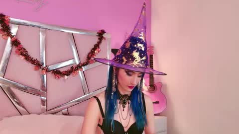 Luna Page online show from 14, 10, 2025