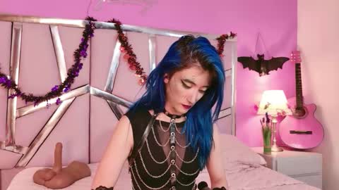 Luna Page online show from 15, 10, 2025