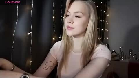 lunapeony online show from 17, 12, 2025