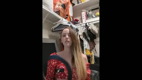 lunapixie2020 online show from 17, 1, 2025