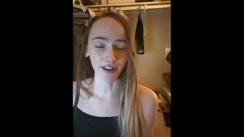 lunapixie2020 online show from 18, 1, 2025