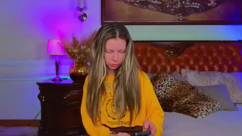 Luna Rishi online show from 2, 12, 2025