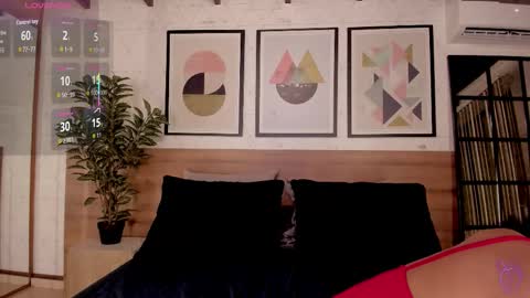 Luna Ruso  online show from 9, 11, 2025