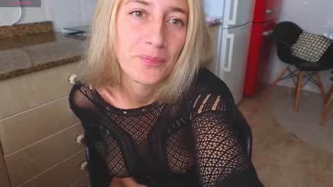 Snapshot of lunary_mix chatting on 16, 11, 2025 Luna online show from 16, 11, 2025