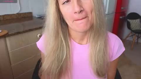 Snapshot of lunary_mix chatting on 20, 11, 2025 Luna online show from 20, 11, 2025