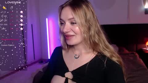 Snapshot of lunaticabae chatting on 22, 2, 2025 LunaticaBae online show from 22, 2, 2025