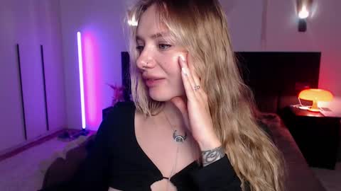 Snapshot of lunaticabae chatting on 22, 2, 2025 LunaticaBae online show from 22, 2, 2025