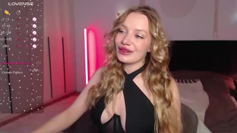 Snapshot of lunaticabae chatting on 4, 3, 2025 LunaticaBae online show from 4, 3, 2025