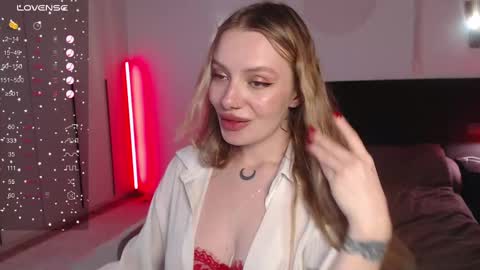 Snapshot of lunaticabae chatting on 10, 3, 2025 LunaticaBae online show from 10, 3, 2025