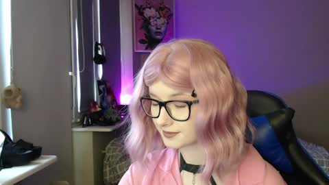 LunaXcherry online show from 8, 4, 2026