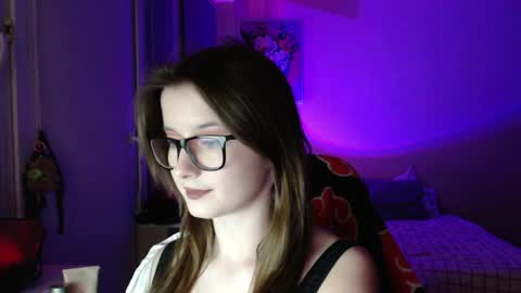 LunaXcherry online show from 16, 4, 2026