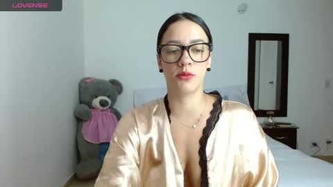 lunayois02 online show from 30, 12, 2024