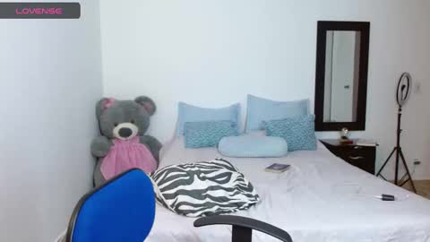 lunayois02 online show from 24, 1, 2025