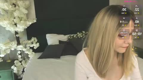 Snapshot of lune_fallenstar chatting on 27, 6, 2026 Lune FallenStar online show from 27, 6, 2026