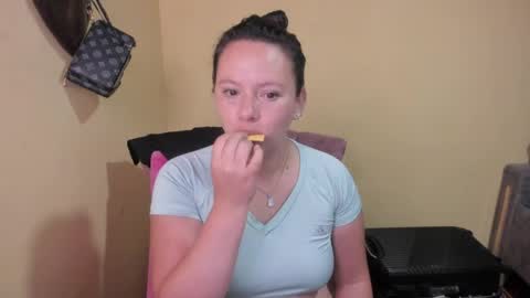 Snapshot of lunnadoll chatting on 27, 5, 2026 Katty what ever do you want on my pv is for extra tokens minimi 250 tks ty u for understand online show from 27, 5, 2026