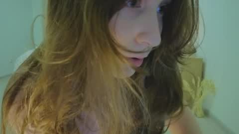 Snapshot of lunoria chatting on 26, 5, 2026 lunoria online show from 26, 5, 2026