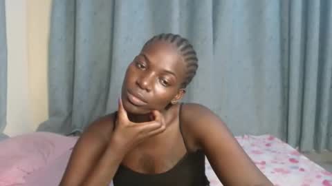 Snapshot of luo_queen chatting on 1, 11, 2025 luo_queen online show from 1, 11, 2025