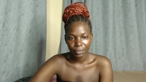 Snapshot of luo_queen chatting on 24, 11, 2025 luo_queen online show from 24, 11, 2025