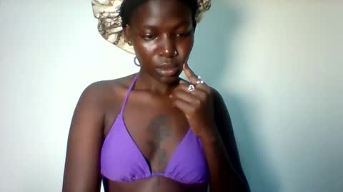 luo_queen online show from 15, 4, 2026