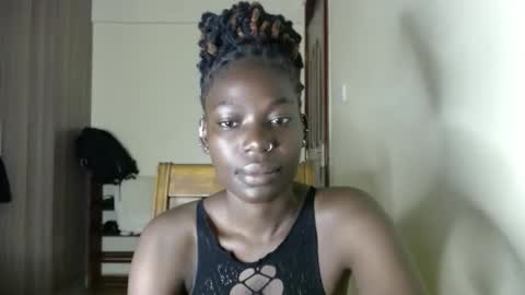 Snapshot of luo_queen chatting on 4, 5, 2026 luo_queen online show from 4, 5, 2026