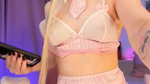 Snapshot of luvienne_sweet chatting on 21, 6, 2026 Luvienne Belle online show from 21, 6, 2026