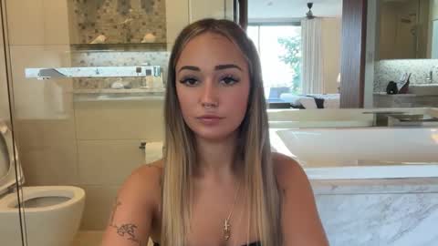 Snapshot of luvlivvyy chatting on 12, 11, 2025 Livvyy online show from 12, 11, 2025