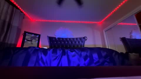 luvvlee online show from 13, 10, 2025