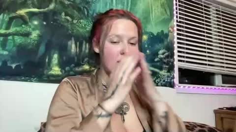 luvvvmia online show from 12, 4, 2026