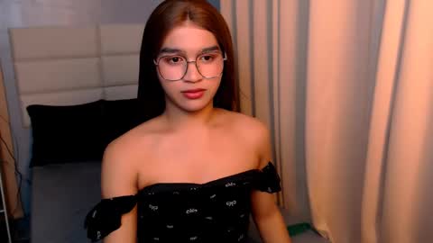 Snapshot of lux_white chatting on 21, 2, 2025 queen lux online show from 21, 2, 2025