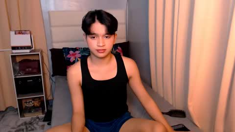 Snapshot of lux_white chatting on 25, 2, 2025 queen lux online show from 25, 2, 2025