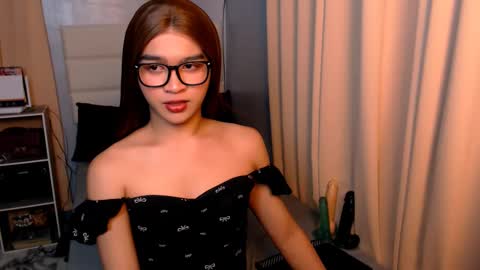 Snapshot of lux_white chatting on 27, 2, 2025 queen lux online show from 27, 2, 2025