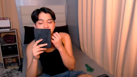 Snapshot of lux_white chatting on 2, 3, 2025 queen lux online show from 2, 3, 2025