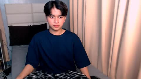 Snapshot of lux_white chatting on 8, 3, 2025 queen lux online show from 8, 3, 2025