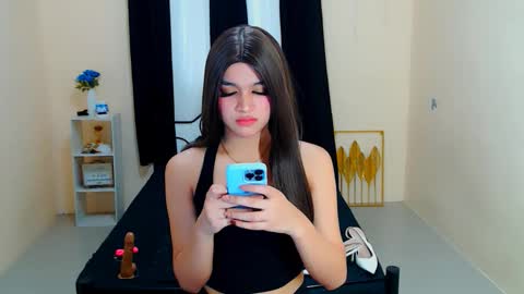 Snapshot of lux_white chatting on 23, 9, 2025 queen lux online show from 23, 9, 2025